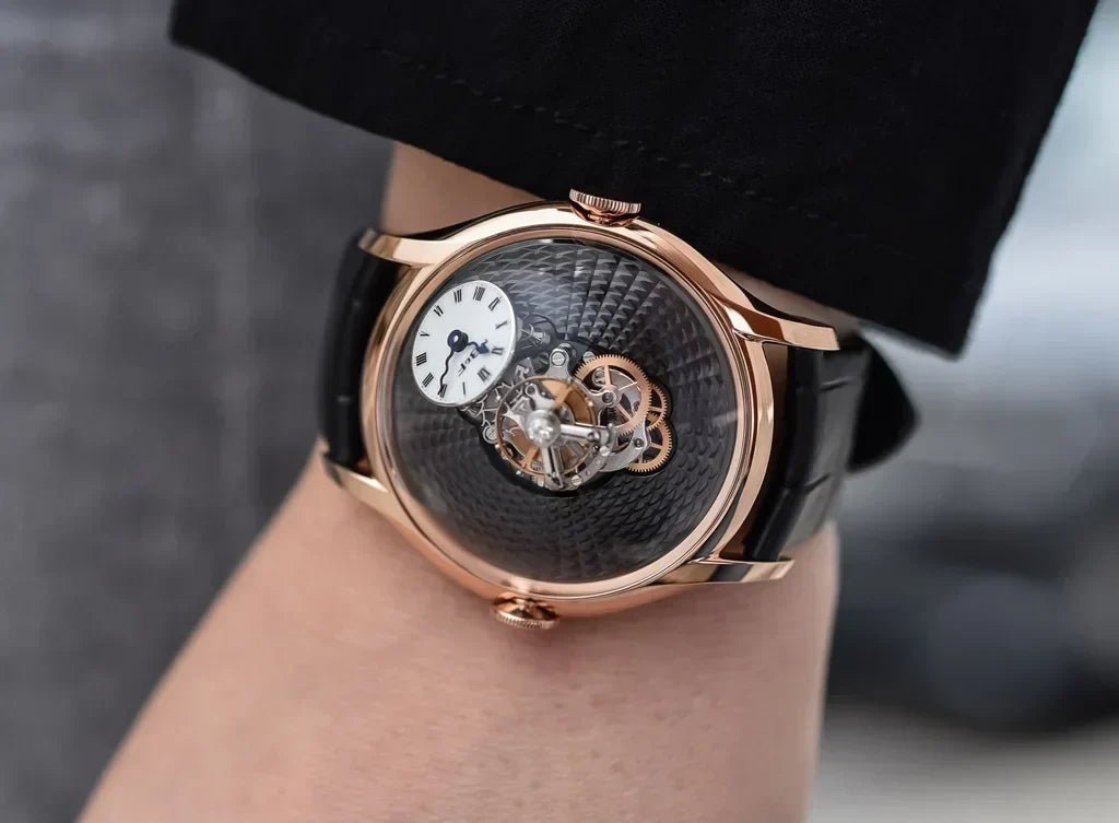 Best Watch Winder for MB&F Watches: Automatic vs. Manual Guide - WatchMatic