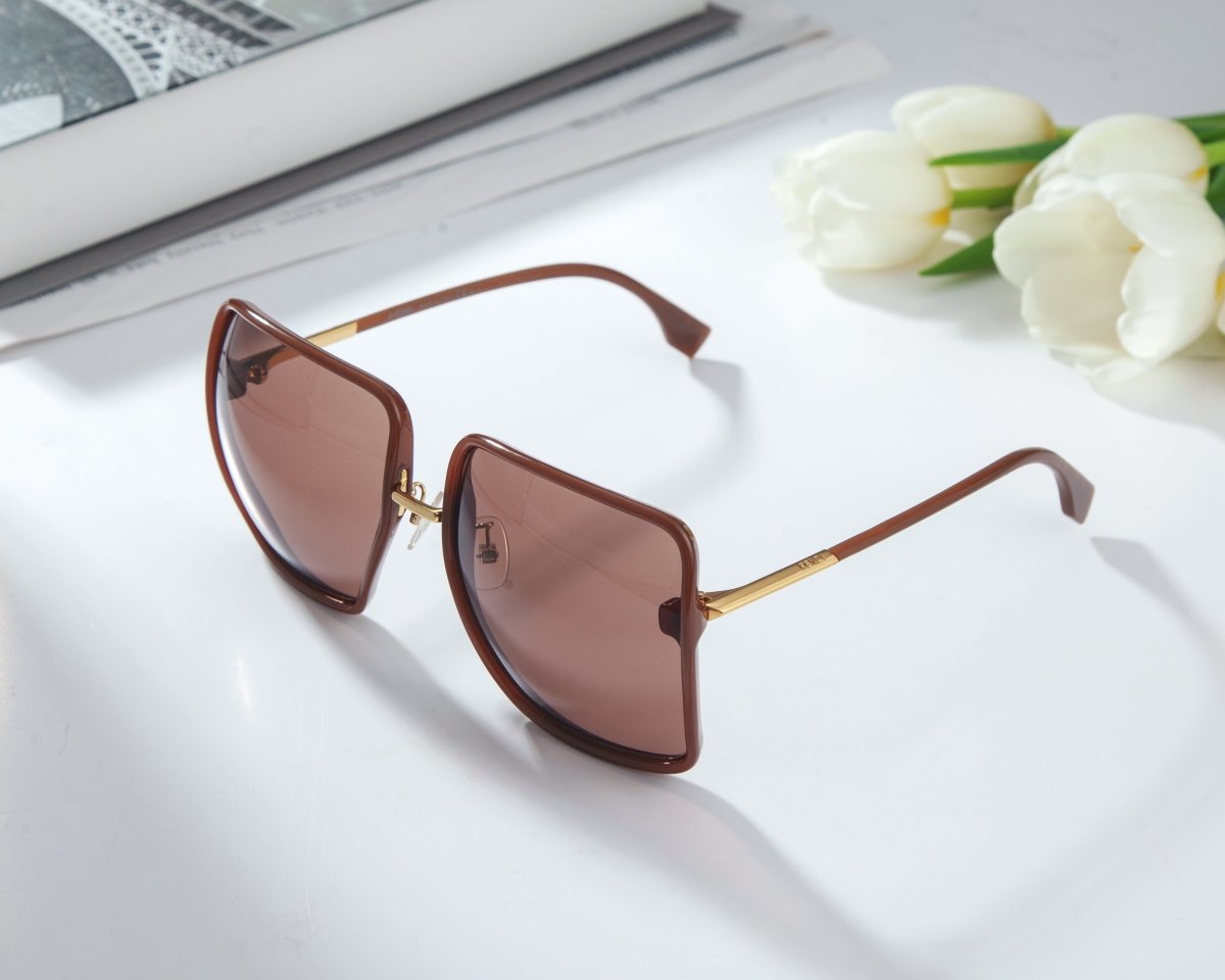 FENDI Oversized Square Unisex Sunglasses FF 0427/F/S - WatchMatic