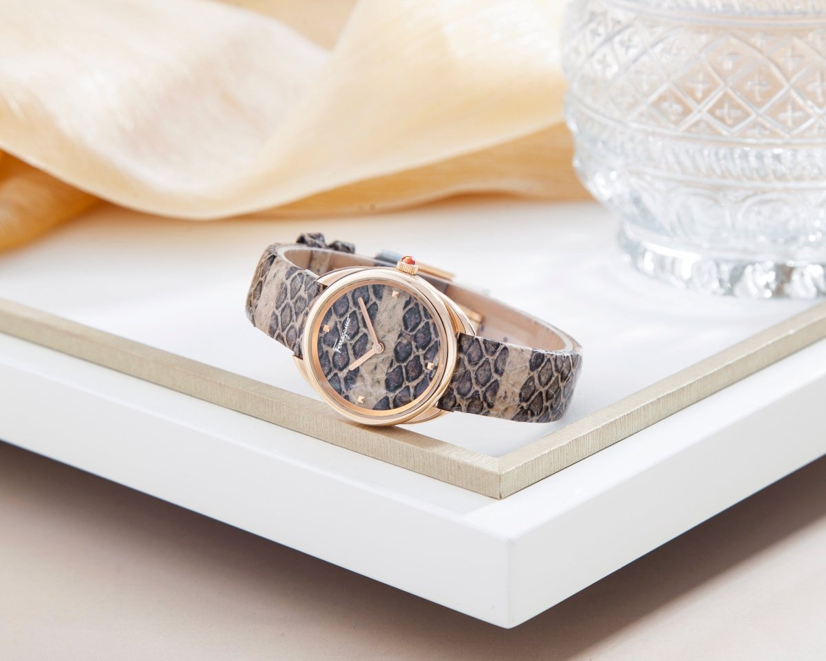 FERRAGAMO Cuir Women's Watch - WatchMatic