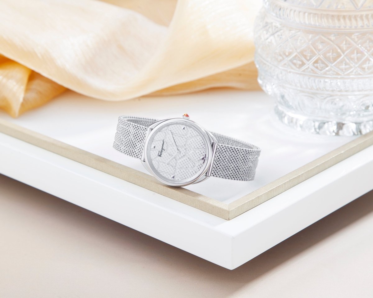 FERRAGAMO Cuir Women's Watch - WatchMatic