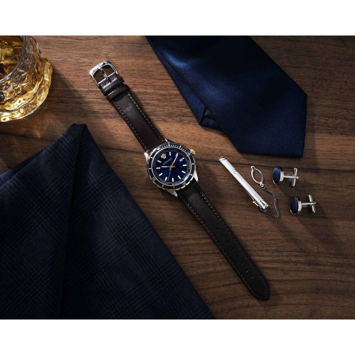 VERSACE Hellenyium Gent Men's Watch VE3A00420 - WatchMatic