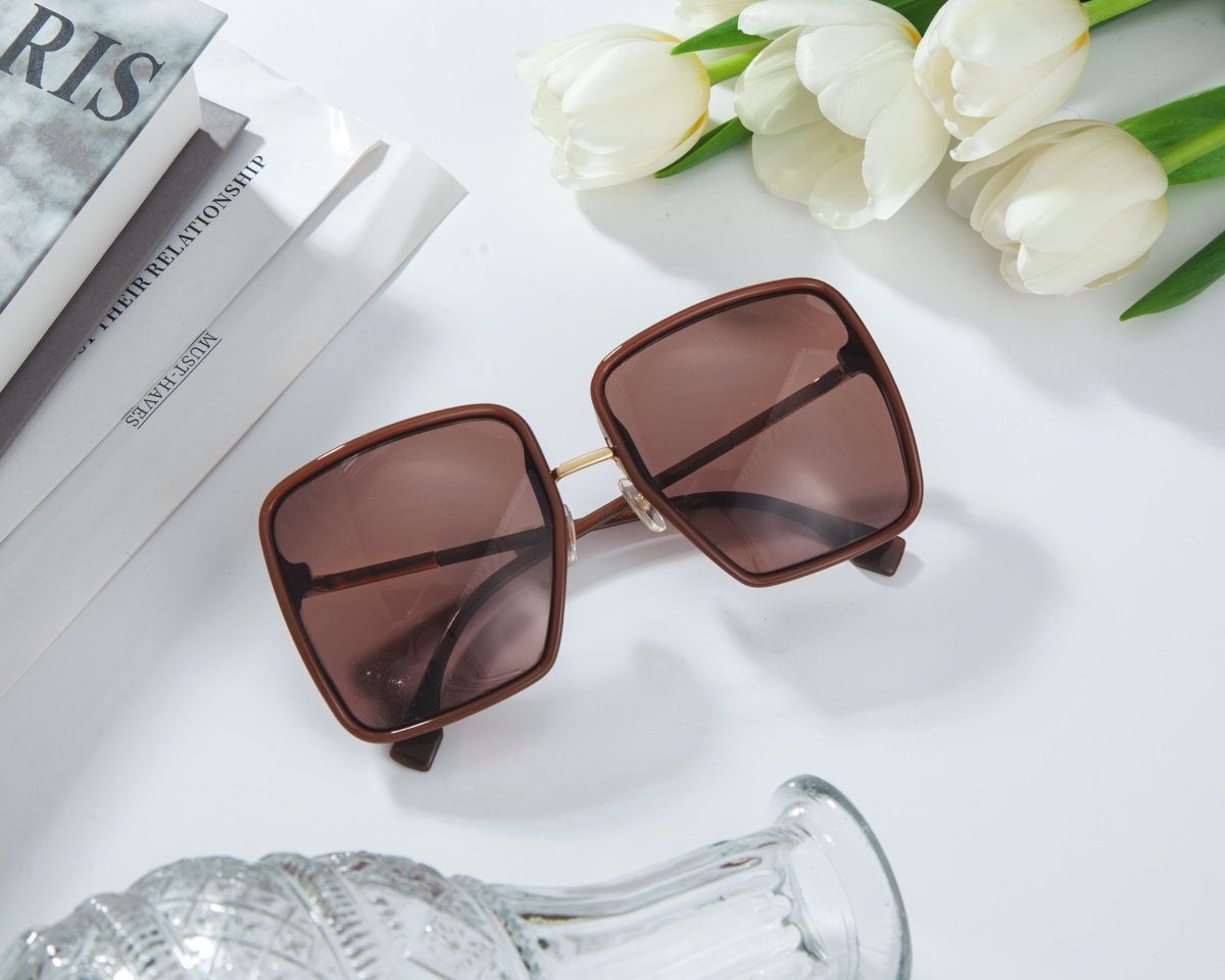 FENDI Oversized Square Unisex Sunglasses FF 0427/F/S - WatchMatic